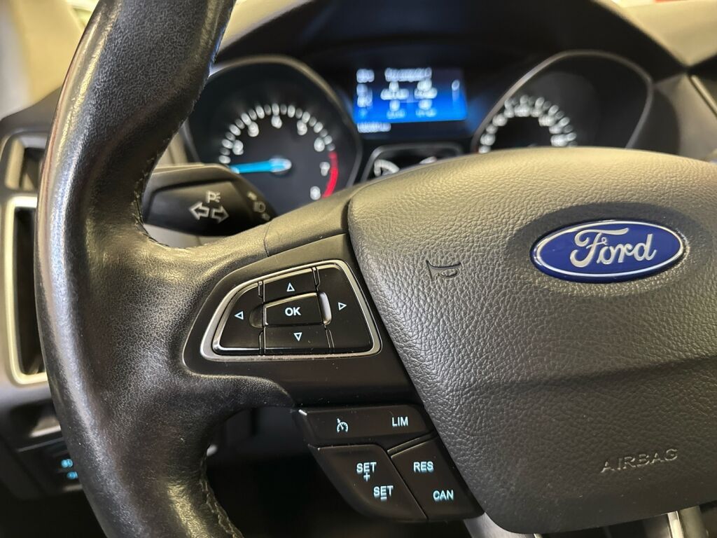 Ford Focus 2017 Ruskea (beige)