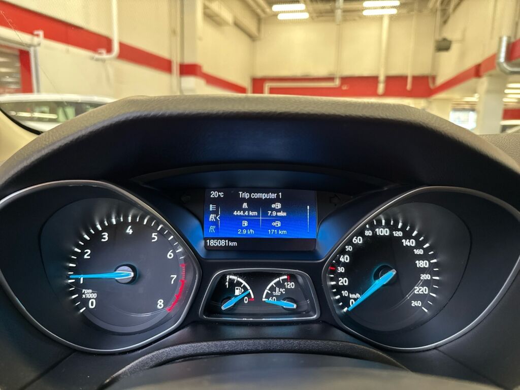 Ford Focus 2017 Ruskea (beige)