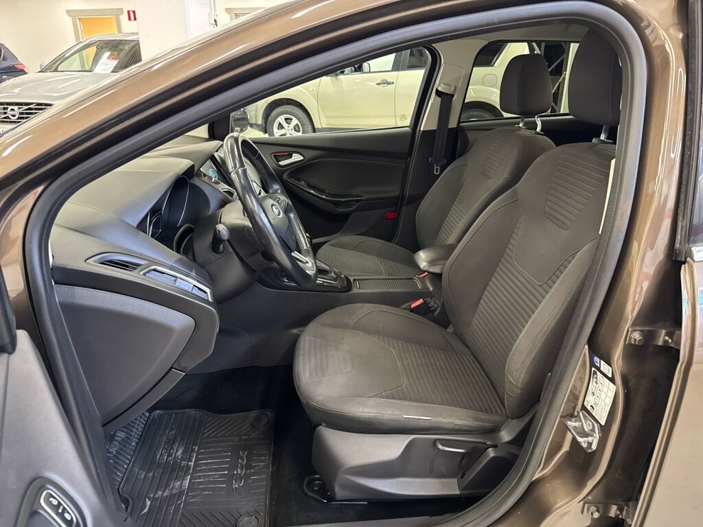 Ford Focus 2017 Ruskea (beige)