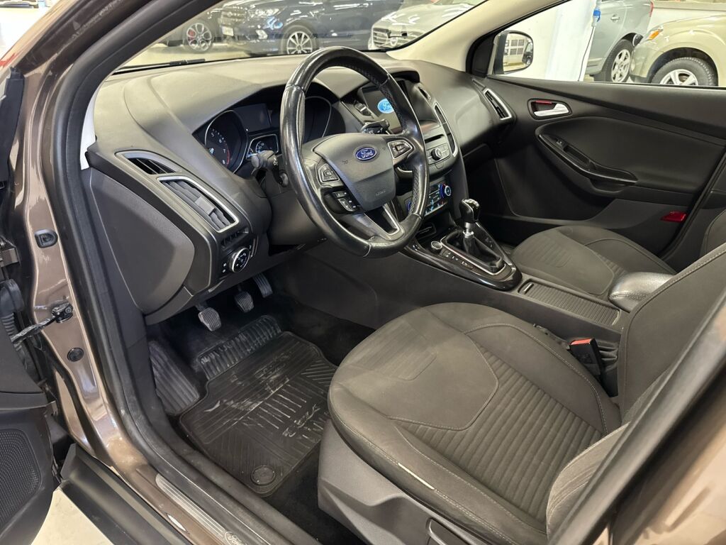 Ford Focus 2017 Ruskea (beige)
