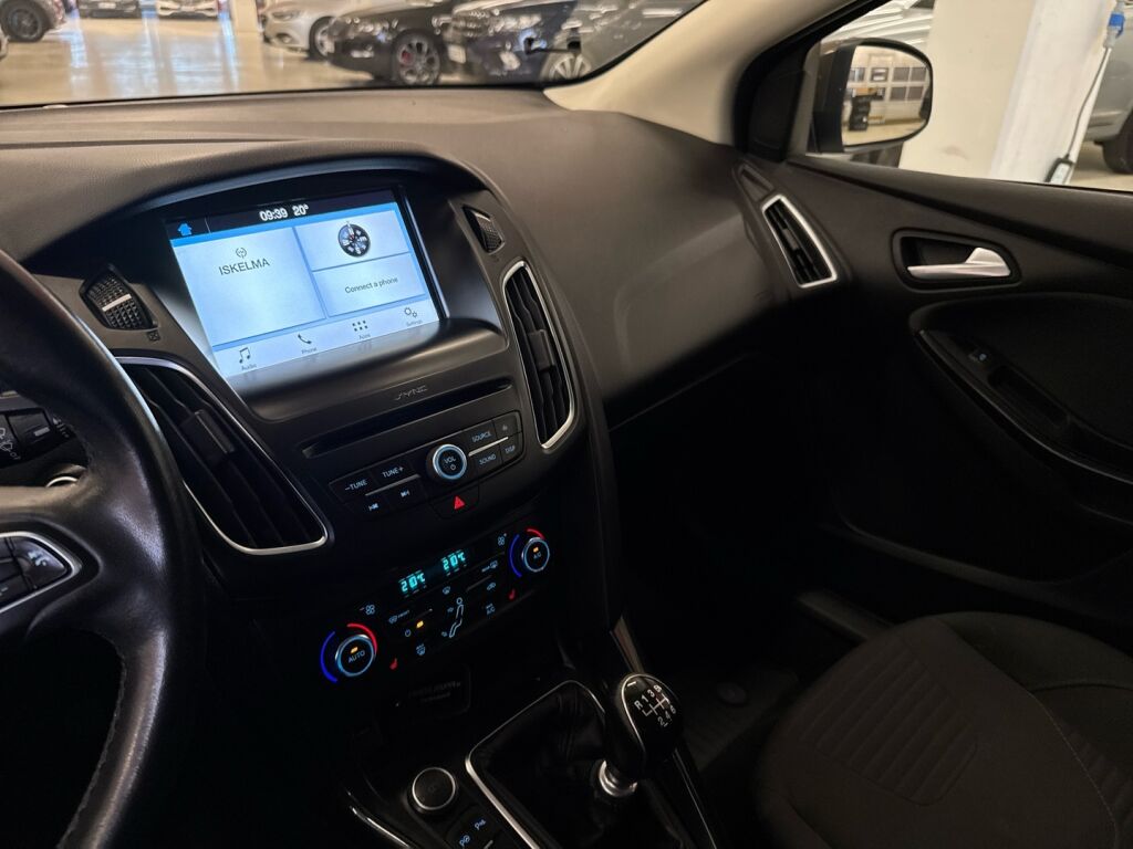 Ford Focus 2017 Ruskea (beige)