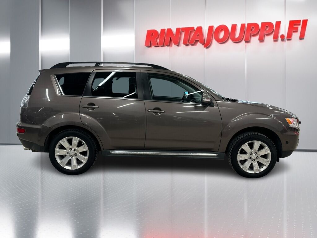Mitsubishi Outlander 2011 Ruskea (beige)