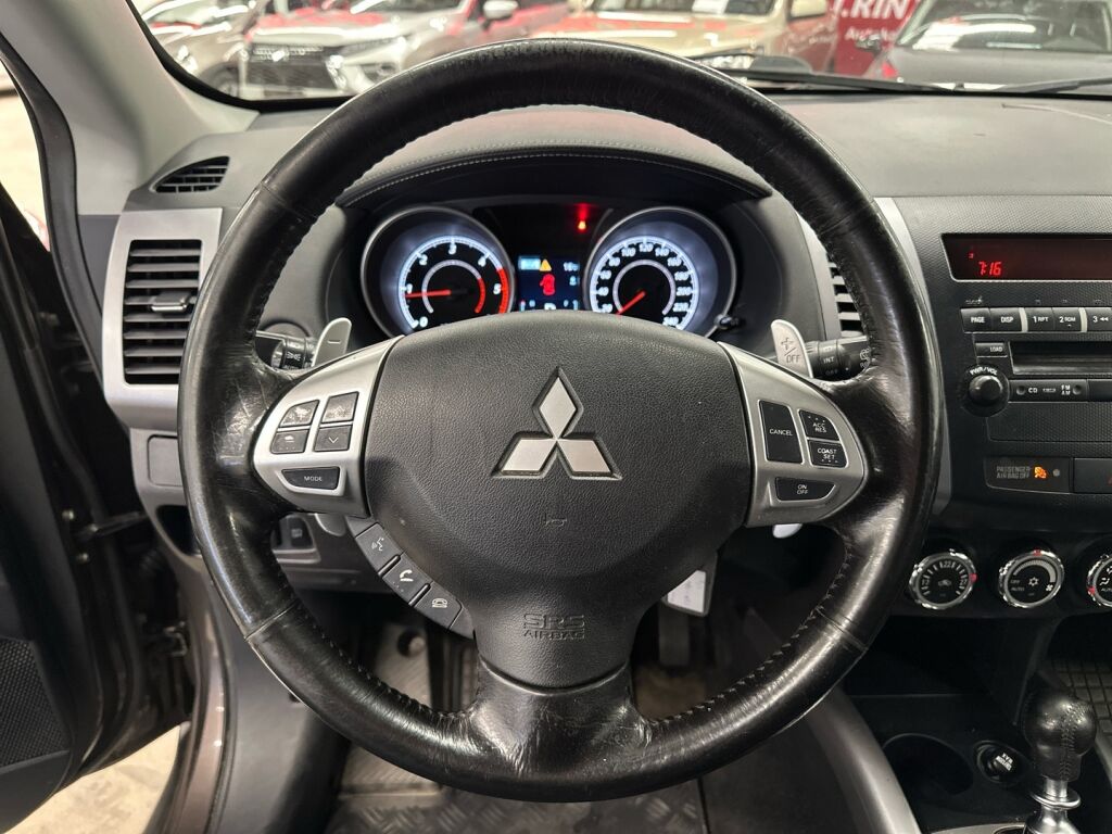Mitsubishi Outlander 2011 Ruskea (beige)