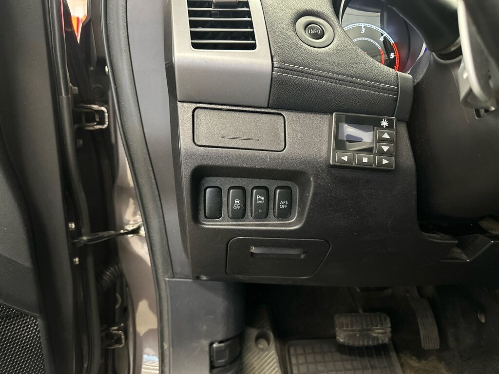 Mitsubishi Outlander 2011 Ruskea (beige)