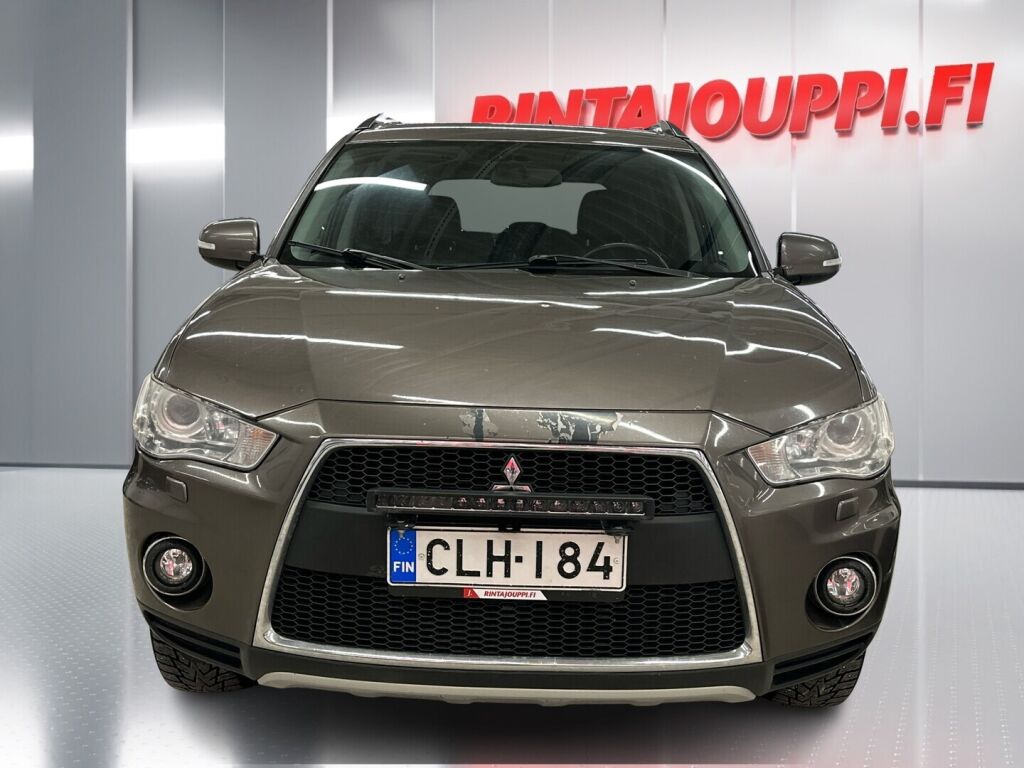Mitsubishi Outlander 2011 Ruskea (beige)