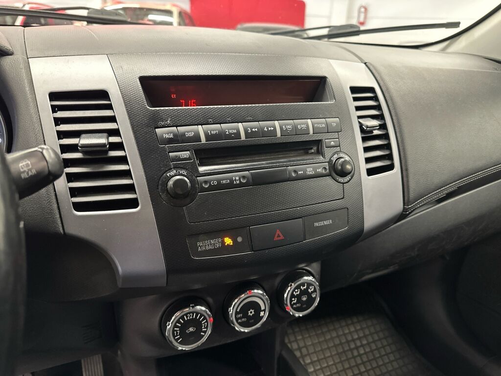 Mitsubishi Outlander 2011 Ruskea (beige)