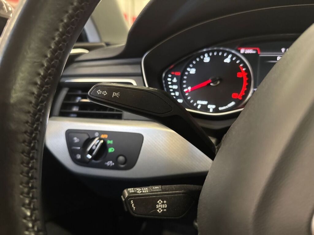 Audi A4 2016 Musta