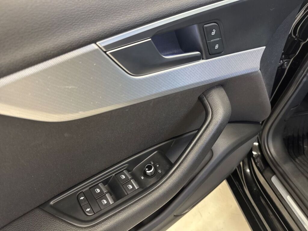 Audi A4 2016 Musta