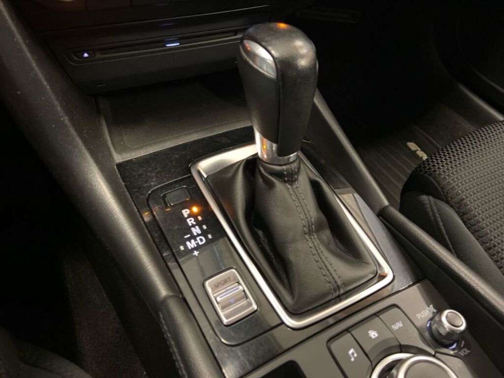 Mazda Mazda3 2018 Valkoinen