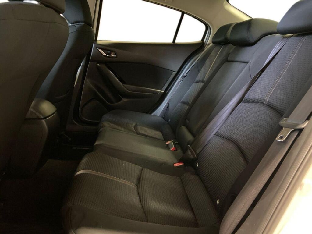 Mazda Mazda3 2018 Valkoinen