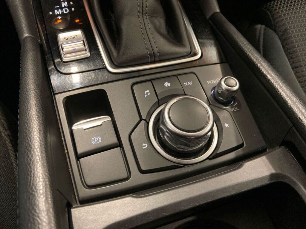 Mazda Mazda3 2018 Valkoinen