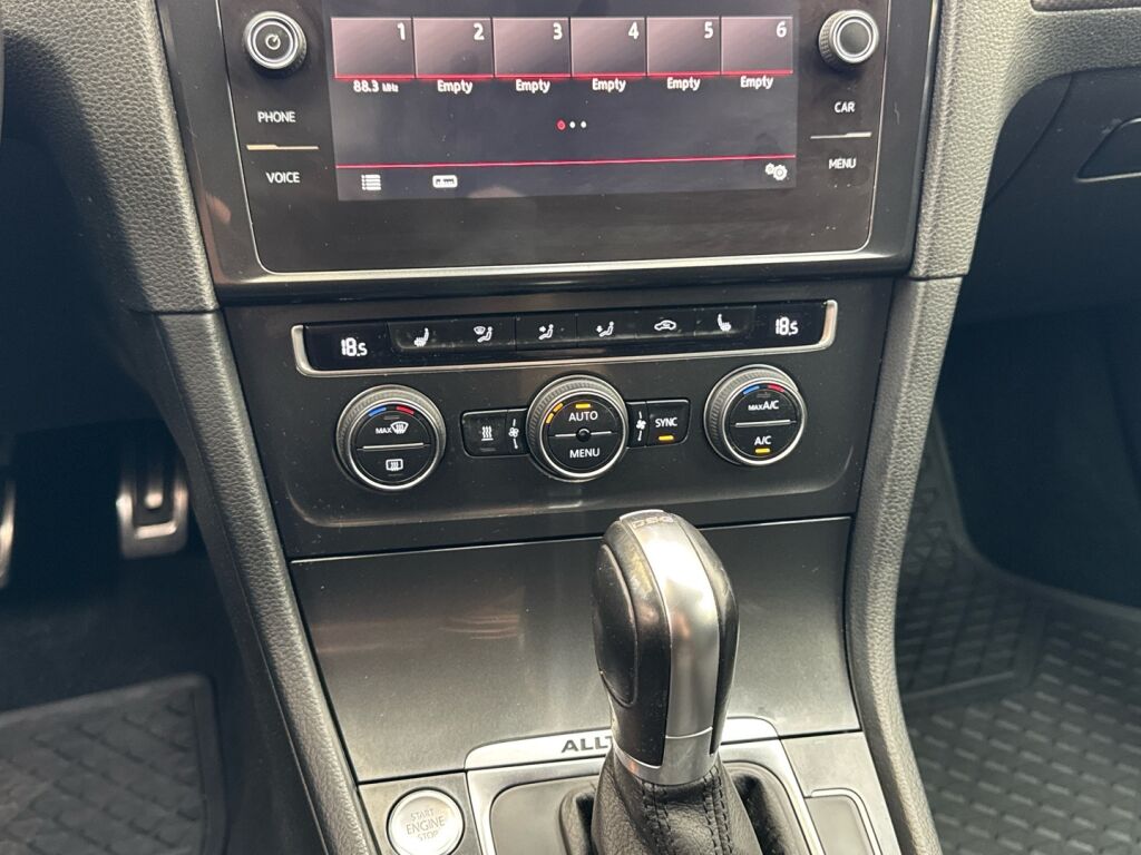 Volkswagen Golf 2018 Harmaa