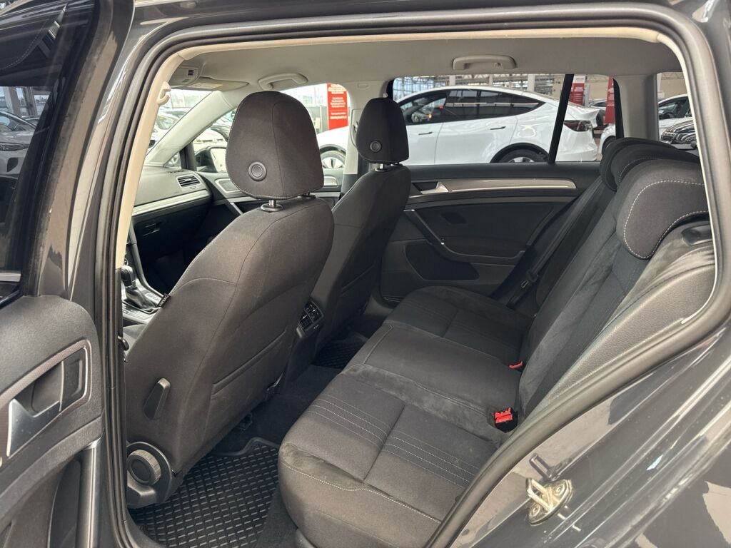 Volkswagen Golf 2018 Harmaa