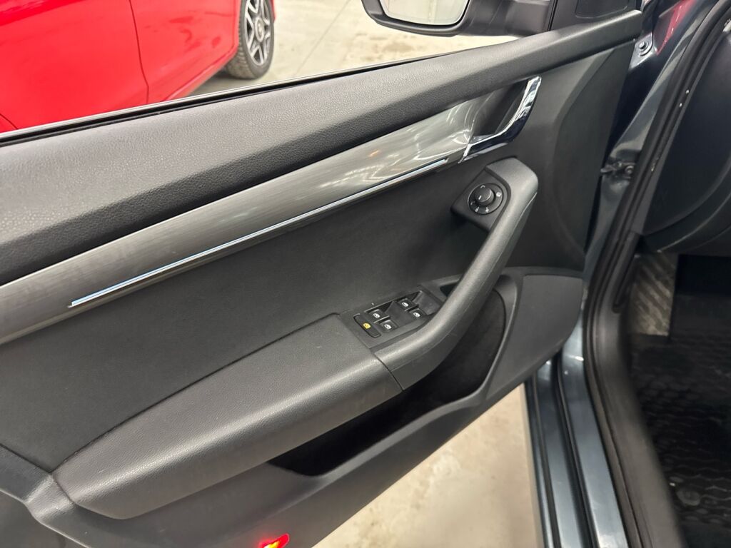 Skoda Octavia 2018 Harmaa