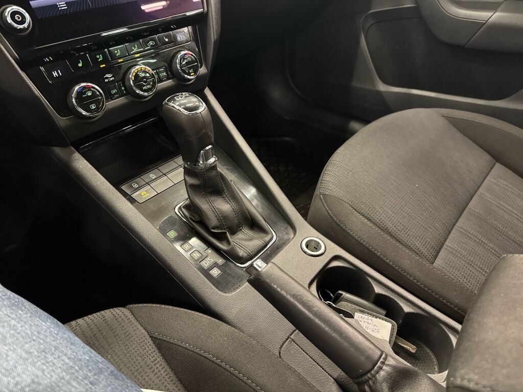 Skoda Octavia 2018 Harmaa