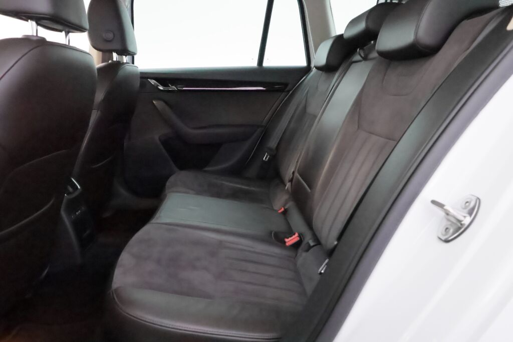 Skoda Octavia 2018 Valkoinen