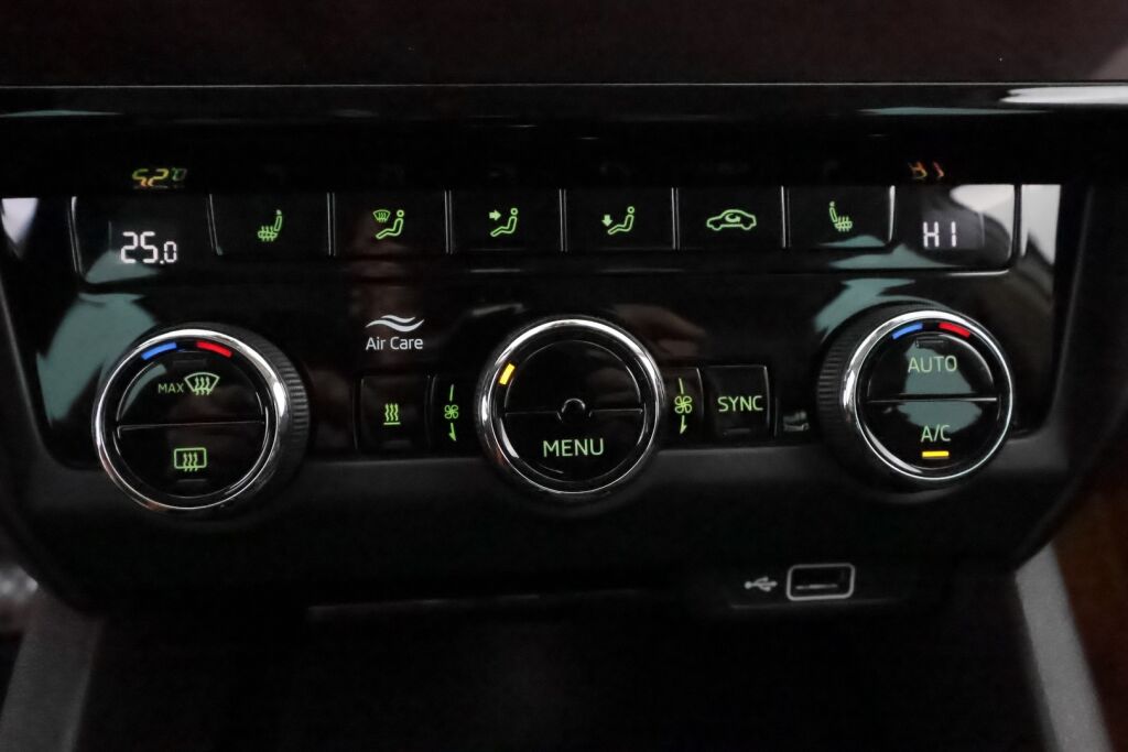 Skoda Octavia 2018 Valkoinen