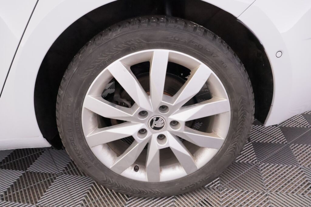 Skoda Octavia 2018 Valkoinen