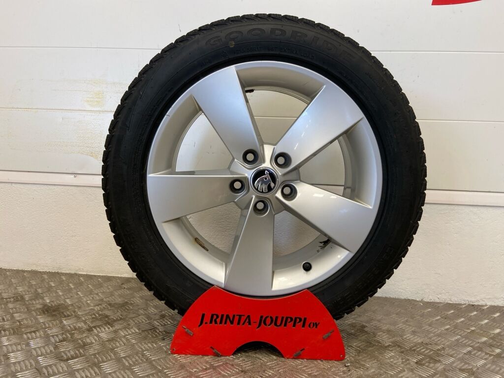 Skoda Karoq 2018 Musta