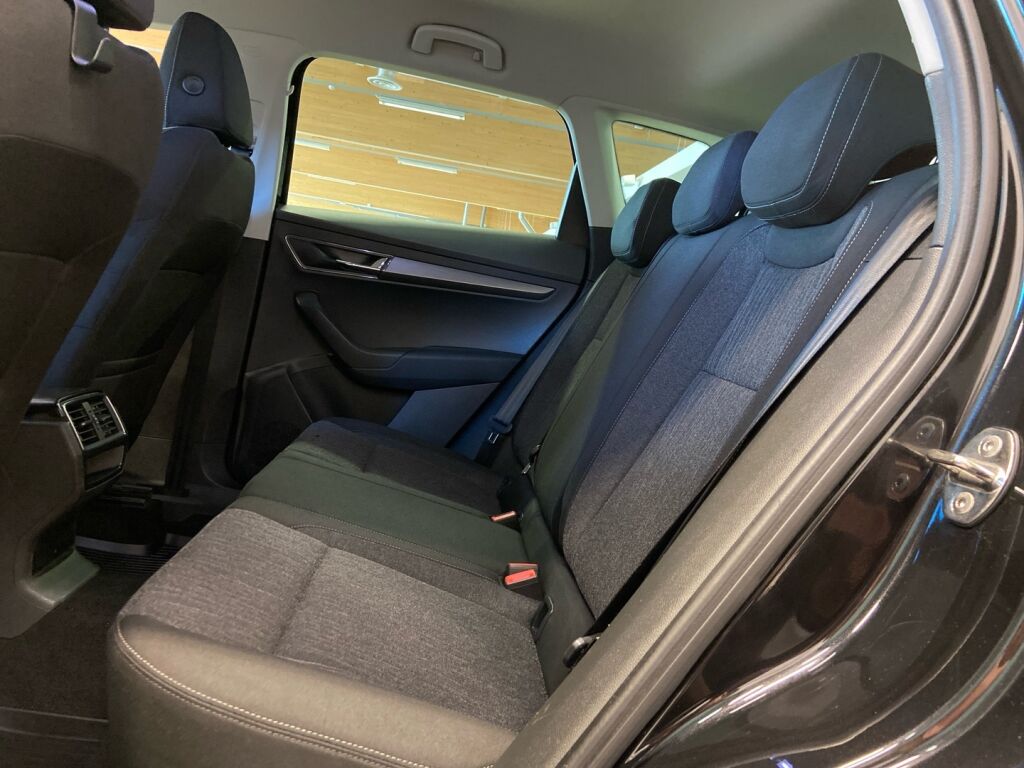 Skoda Karoq 2018 Musta
