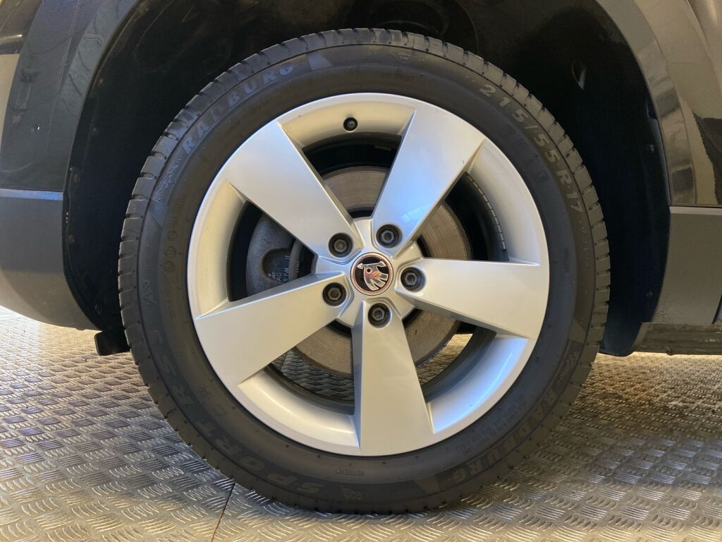 Skoda Karoq 2018 Musta