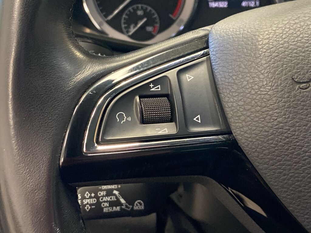 Skoda Karoq 2018 Musta