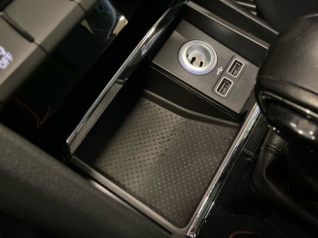 Skoda Karoq 2018 Musta