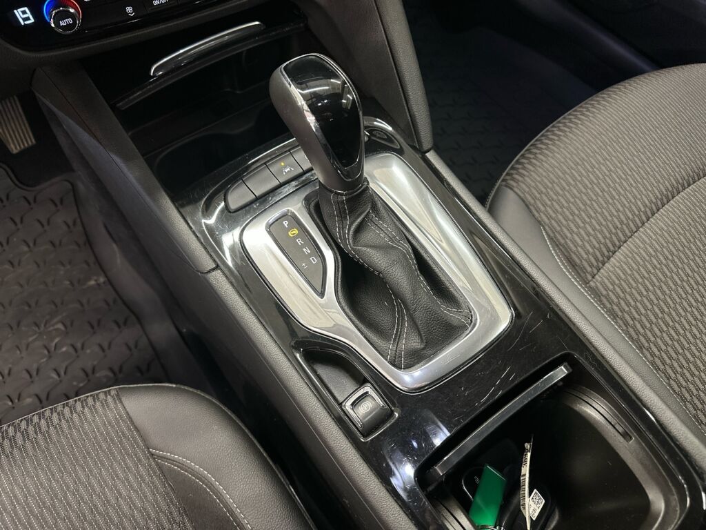 Opel Insignia 2018 Valkoinen