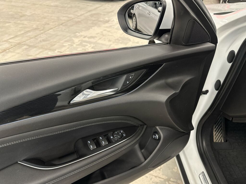 Opel Insignia 2018 Valkoinen