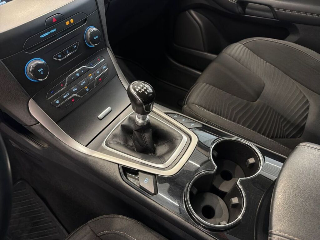 Ford S-Max 2018 Punainen