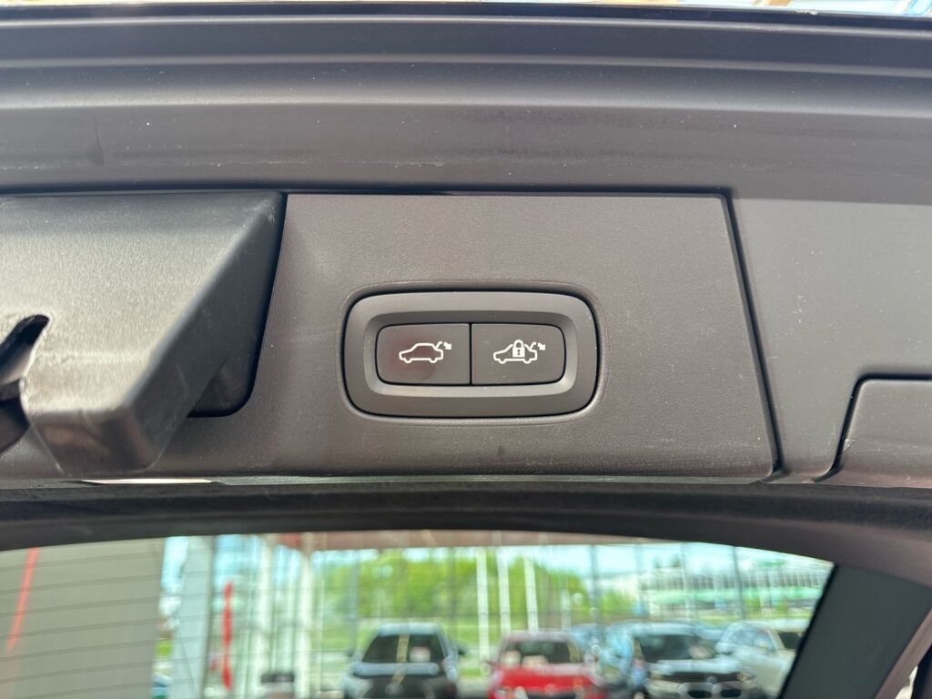 Volvo V90 2017 Musta