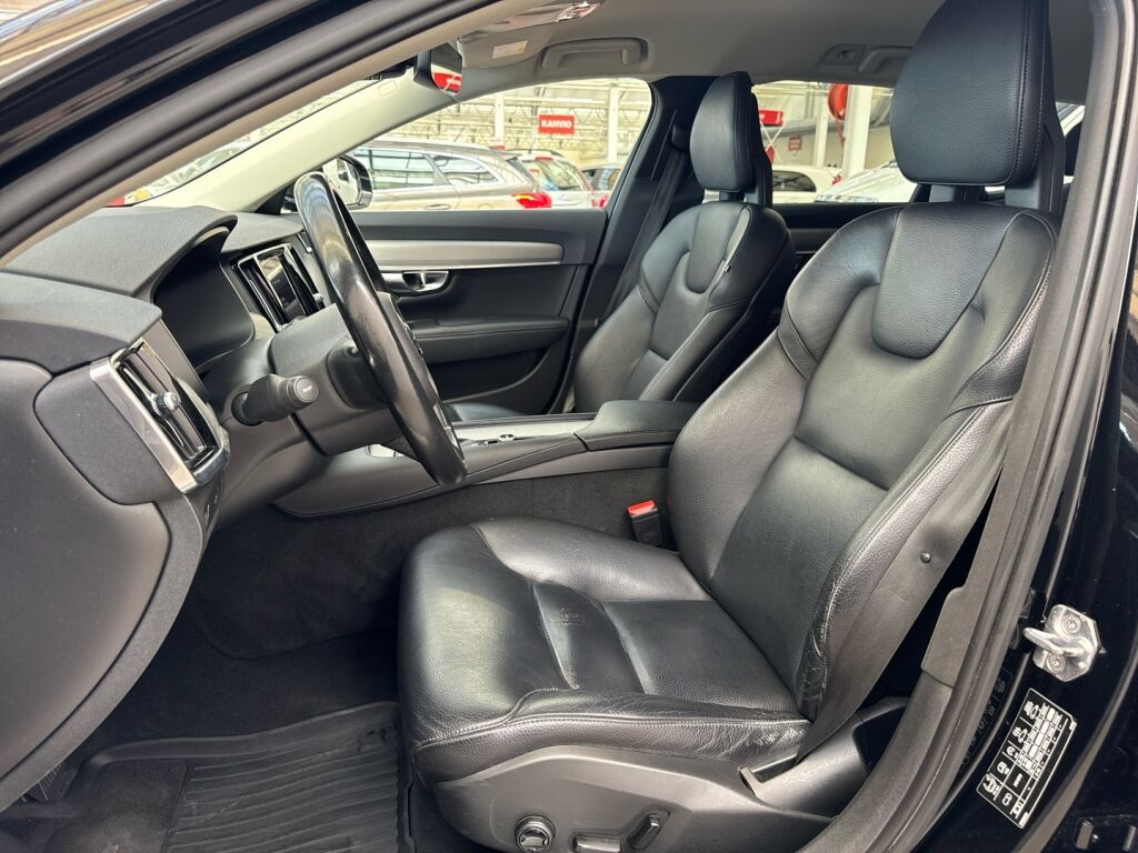 Volvo V90 2017 Musta