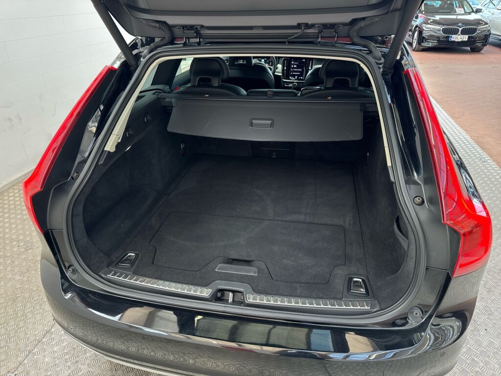 Volvo V90 2017 Musta