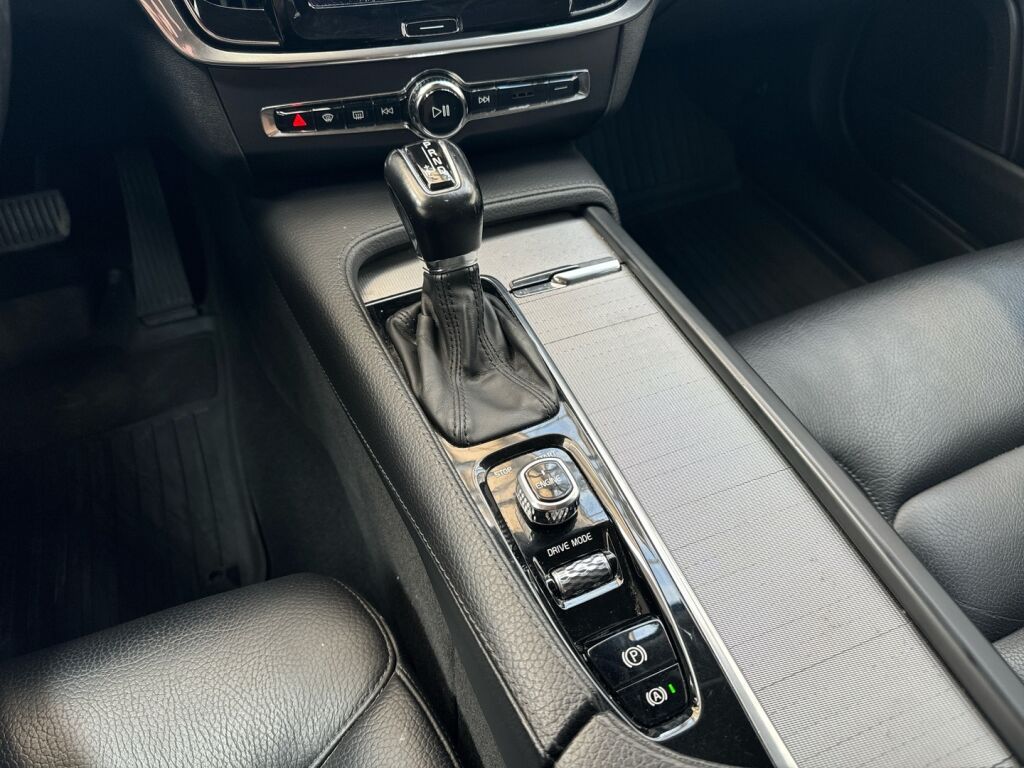 Volvo V90 2017 Musta