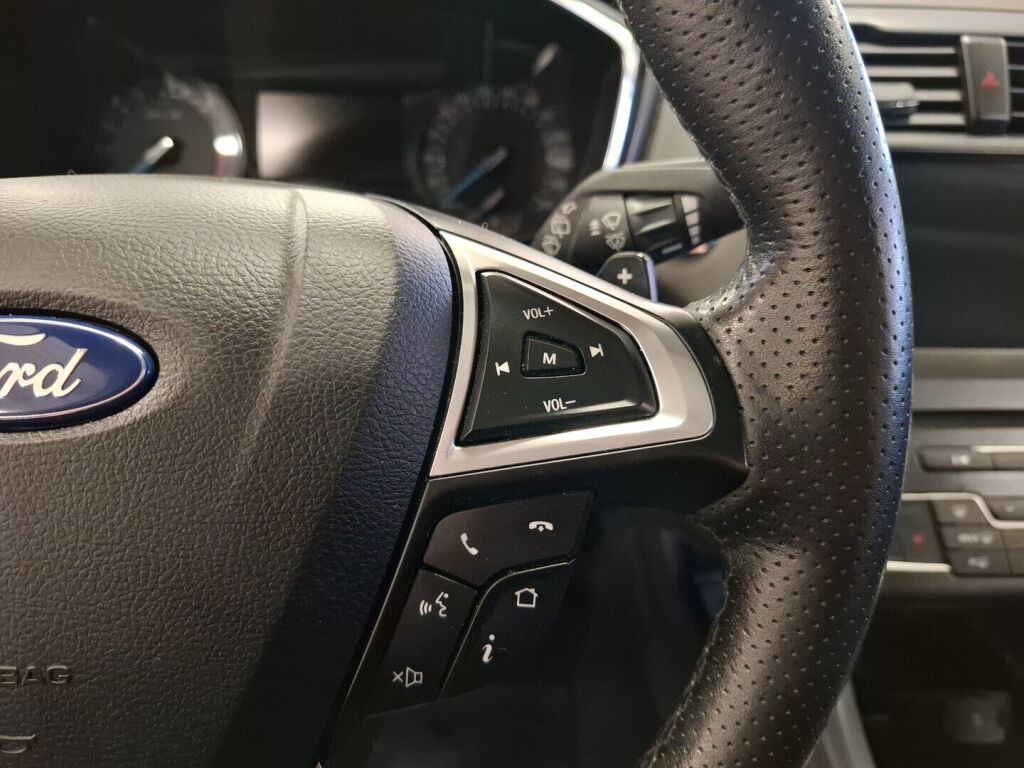 Ford Mondeo 2017 Musta