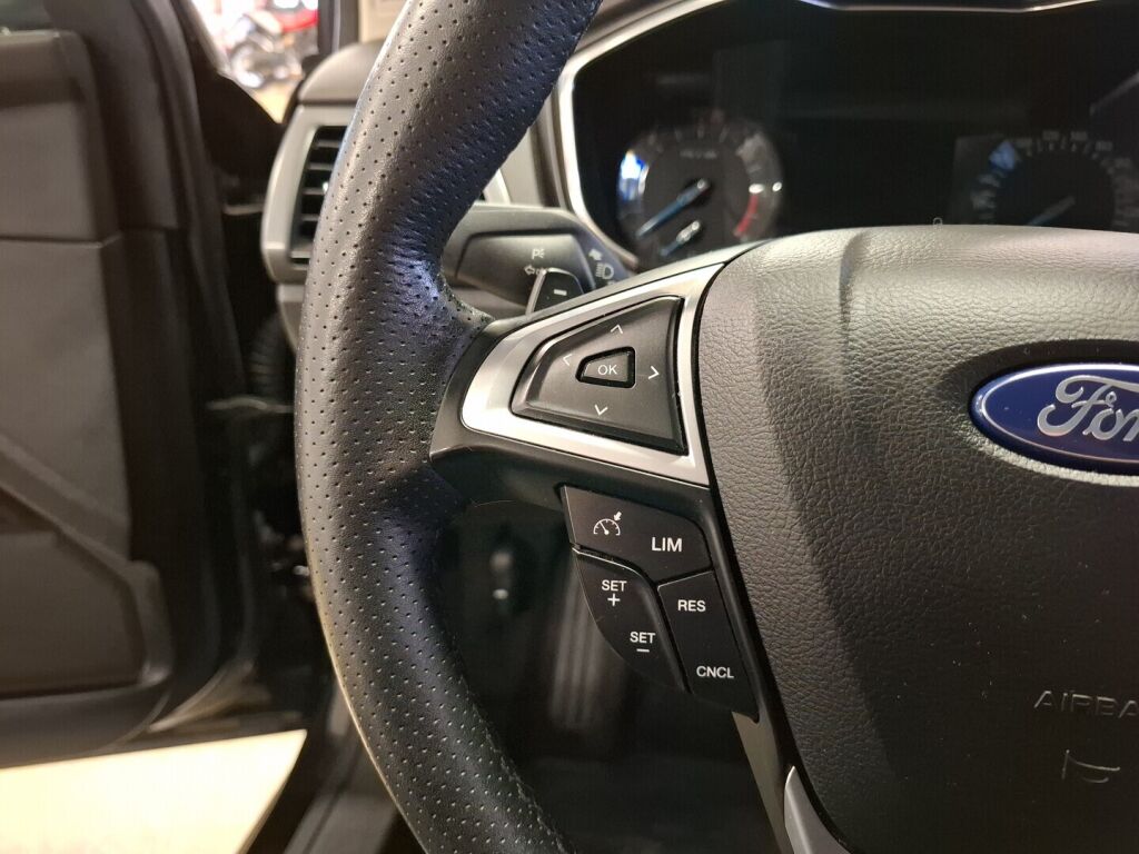 Ford Mondeo 2017 Musta