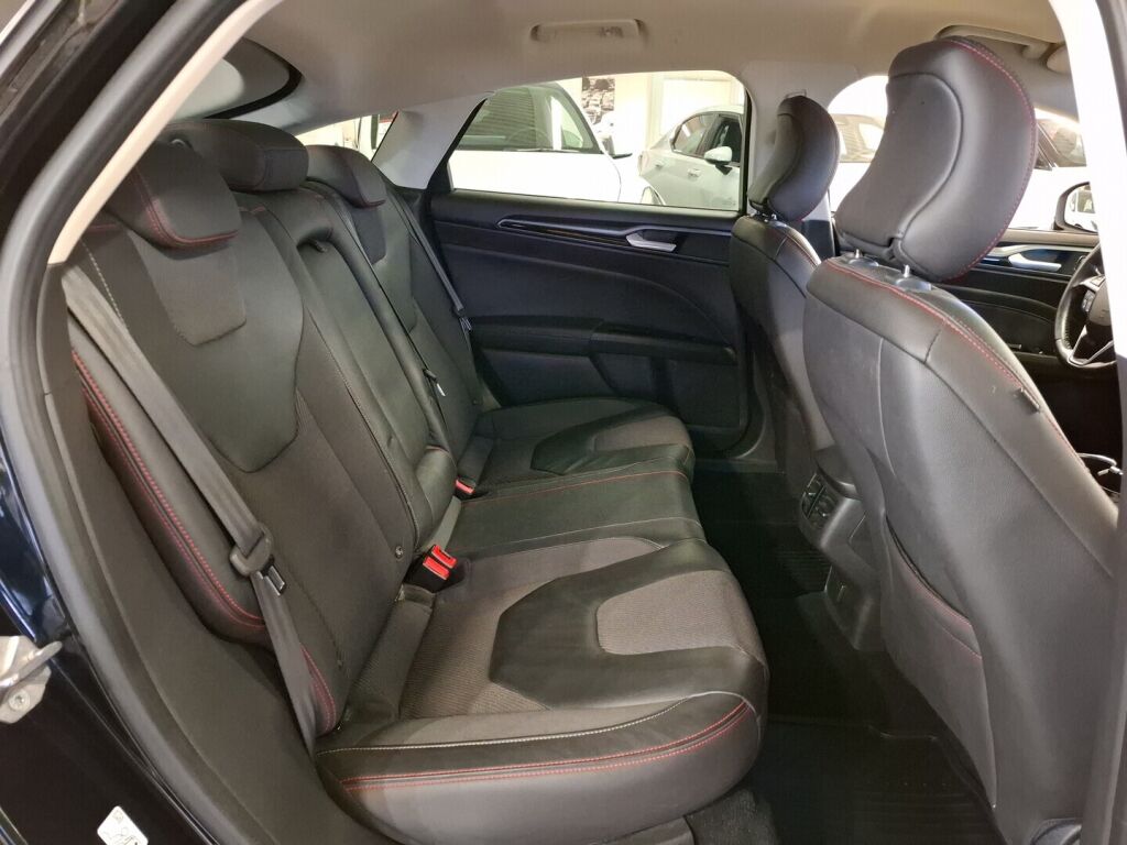 Ford Mondeo 2017 Musta