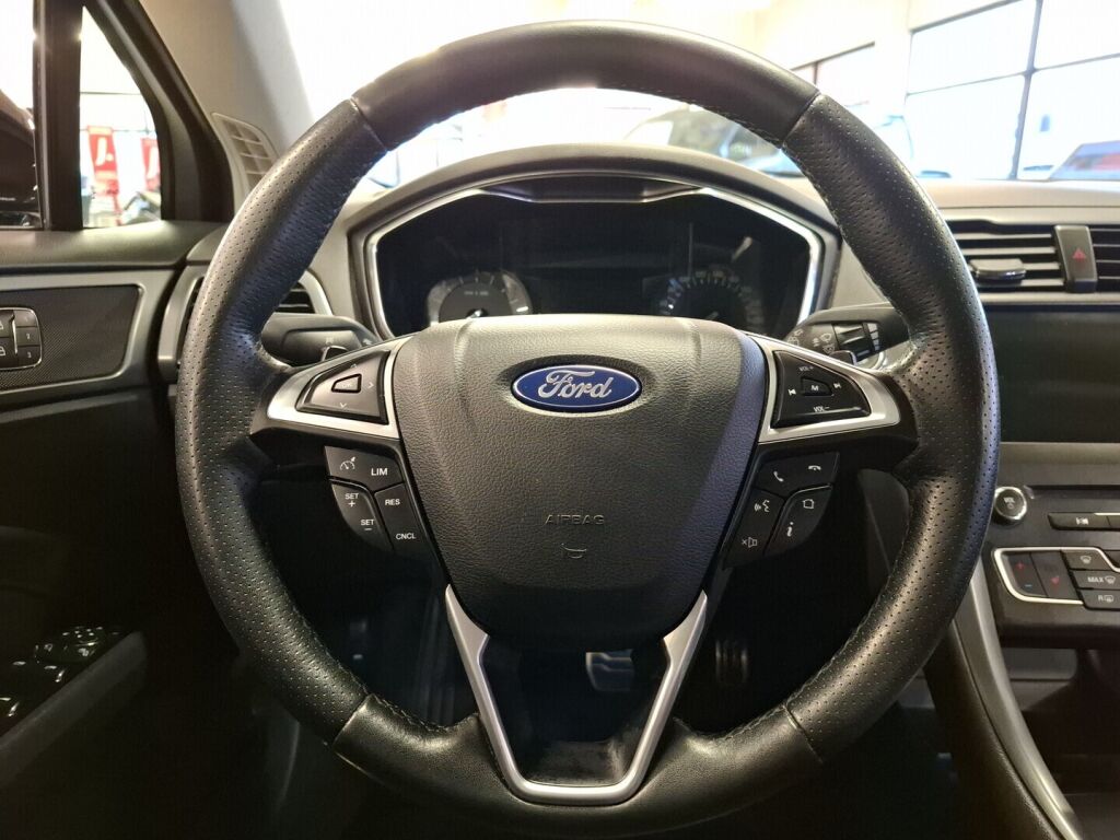 Ford Mondeo 2017 Musta
