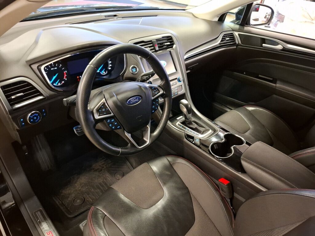 Ford Mondeo 2017 Musta