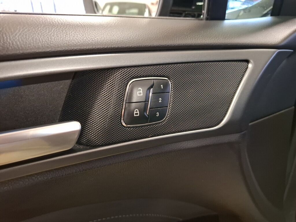 Ford Mondeo 2017 Musta