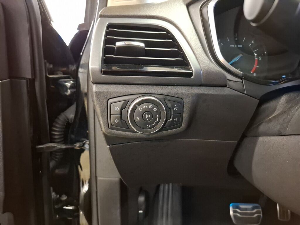 Ford Mondeo 2017 Musta