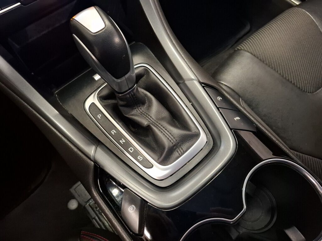 Ford Mondeo 2017 Musta