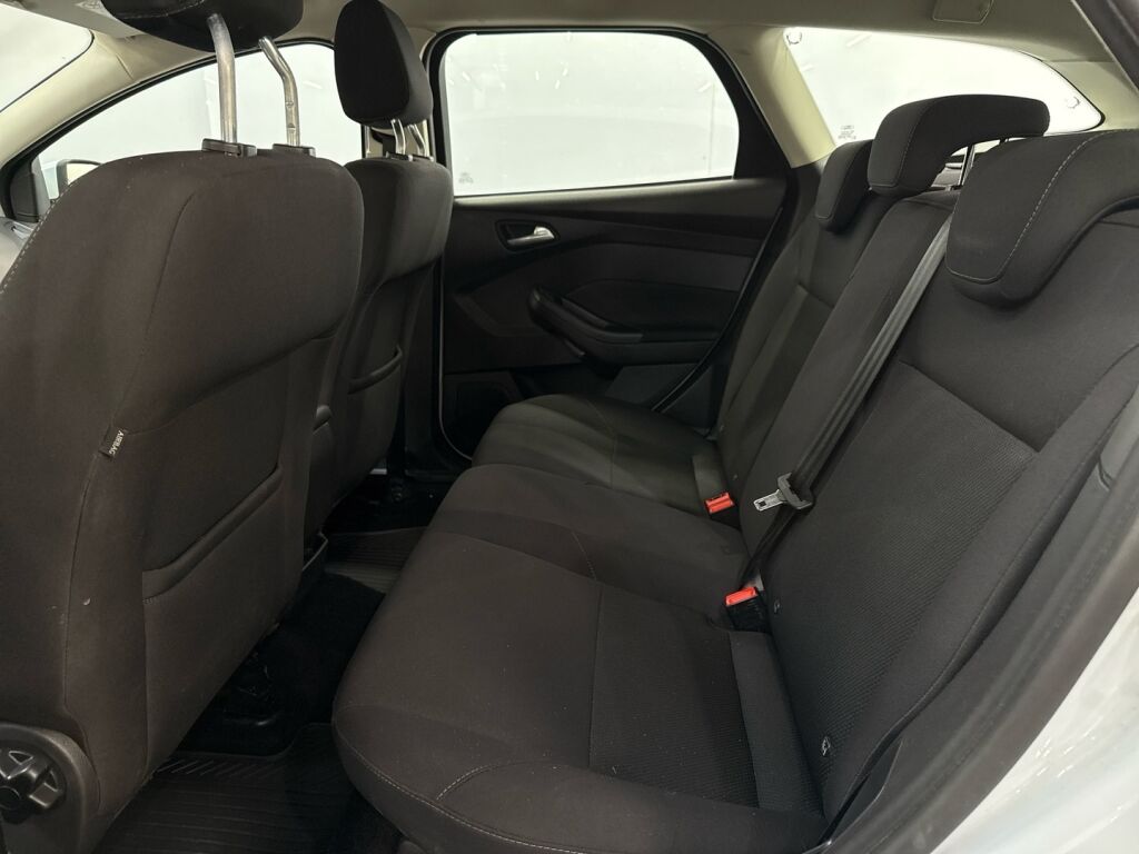 Ford Focus 2017 Valkoinen