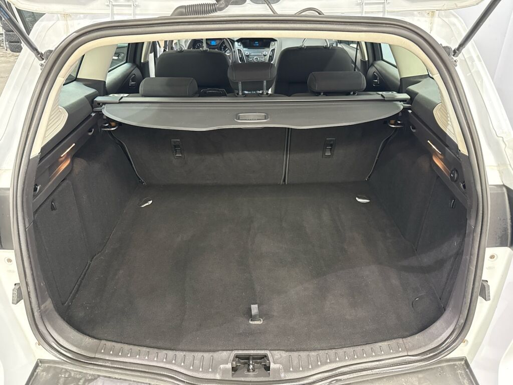 Ford Focus 2017 Valkoinen