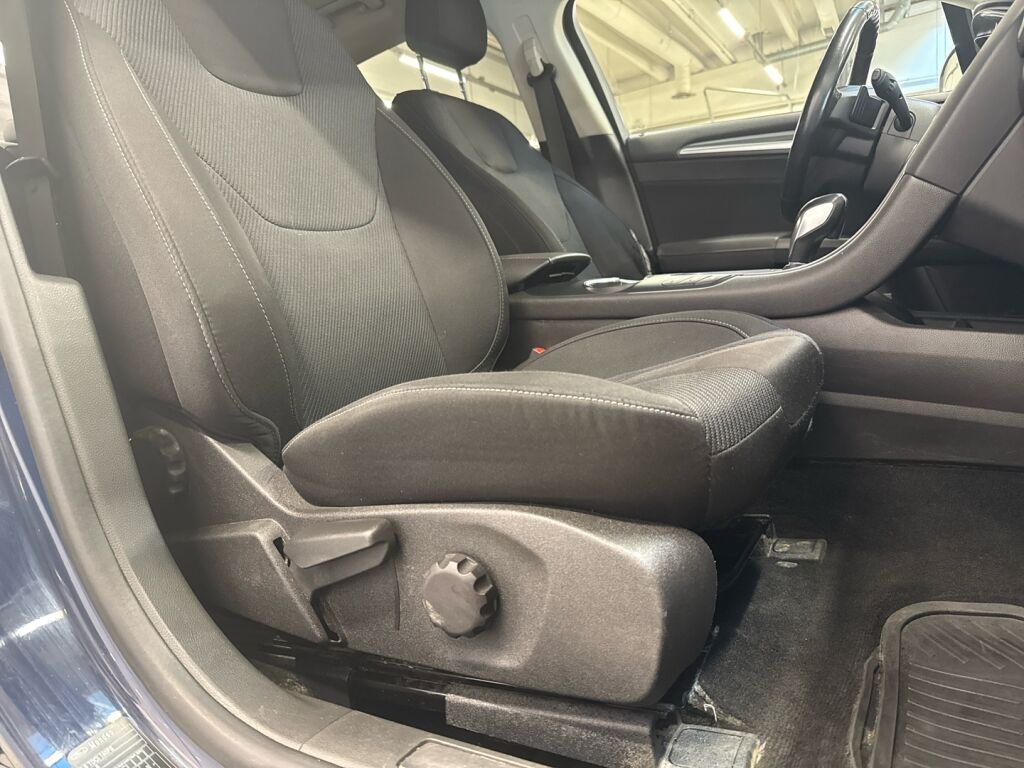 Ford Mondeo 2019 Sininen