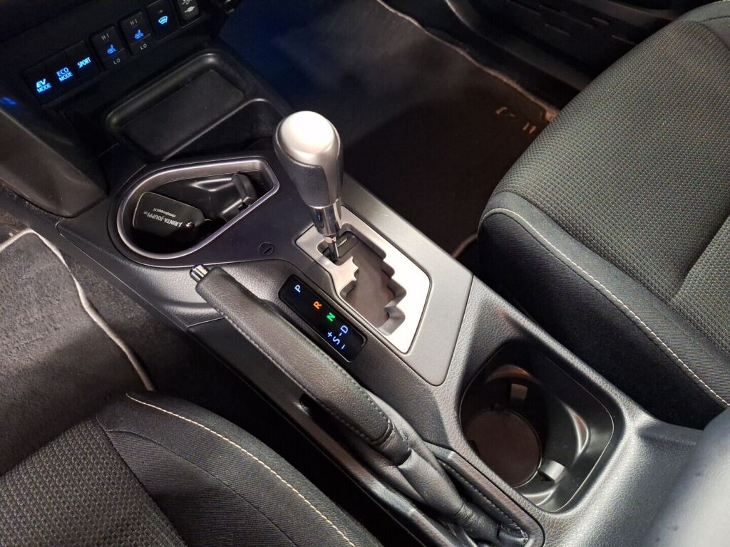 Toyota RAV4 2018 Sininen