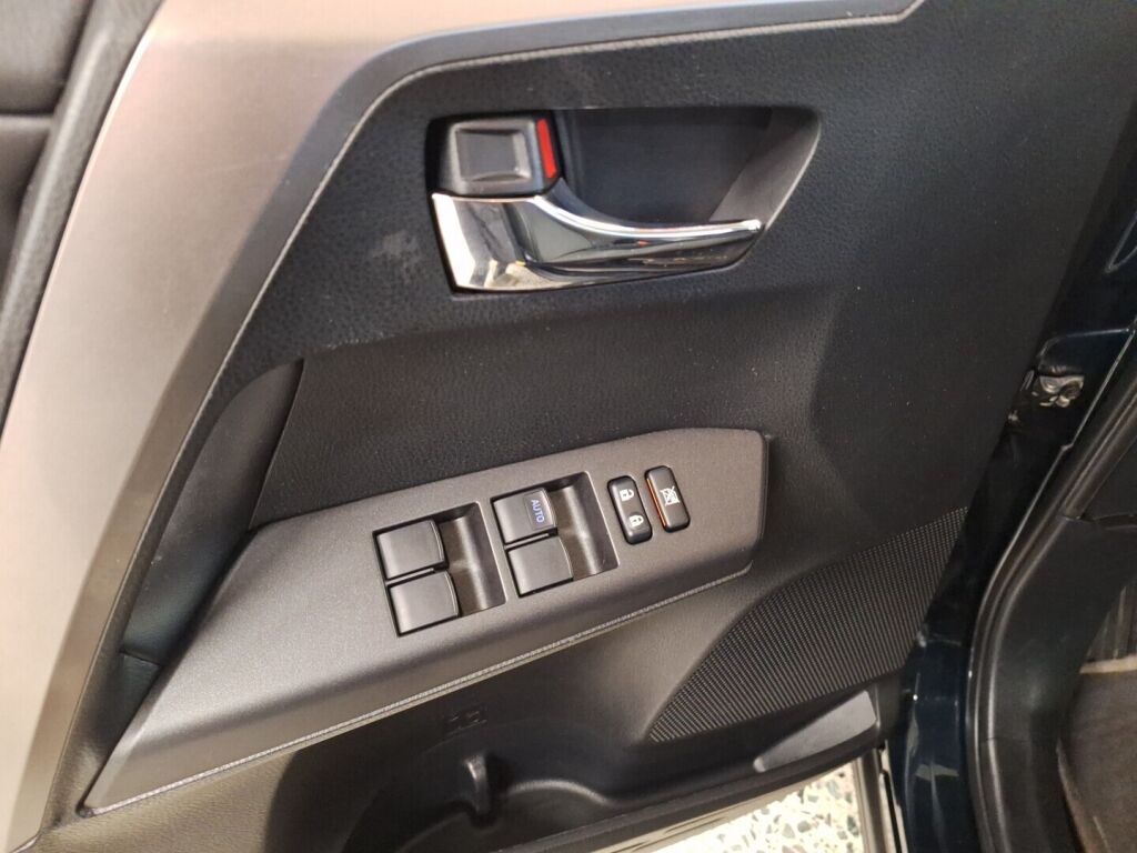 Toyota RAV4 2018 Sininen