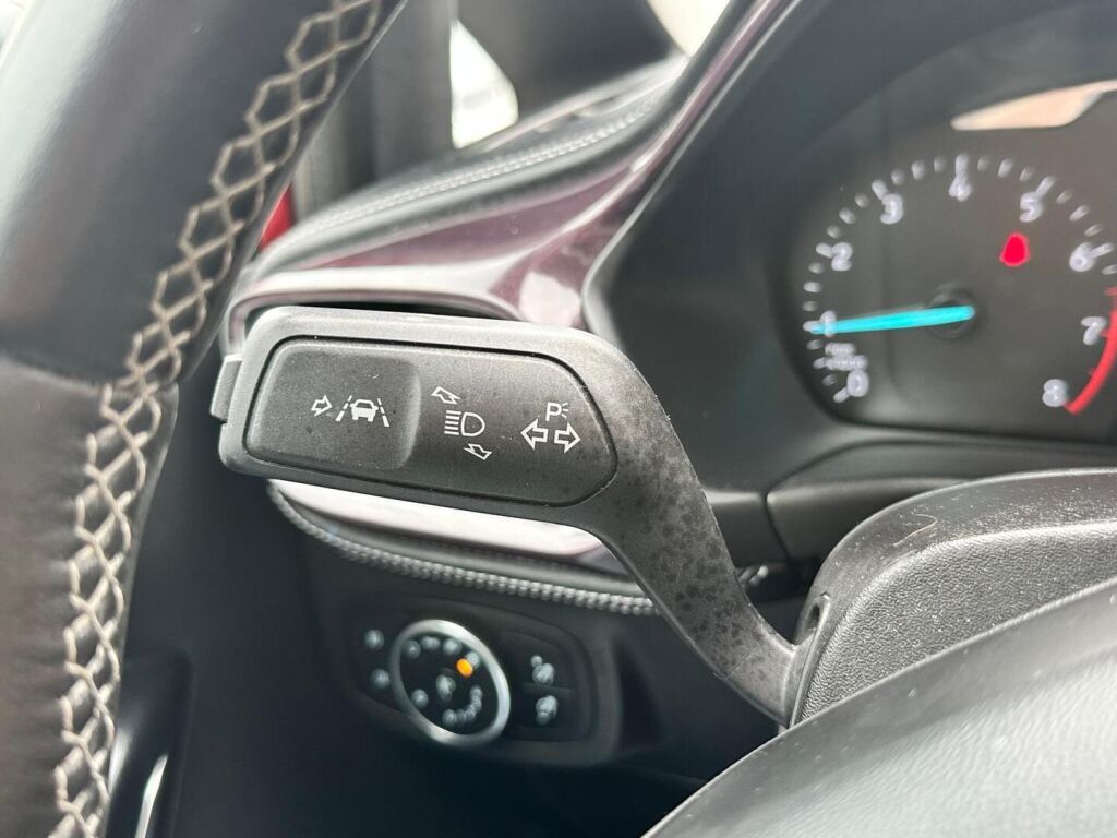 Ford Fiesta 2018 Punainen