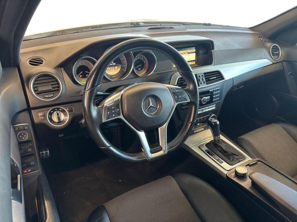 Mercedes-Benz C 2011 Valkoinen