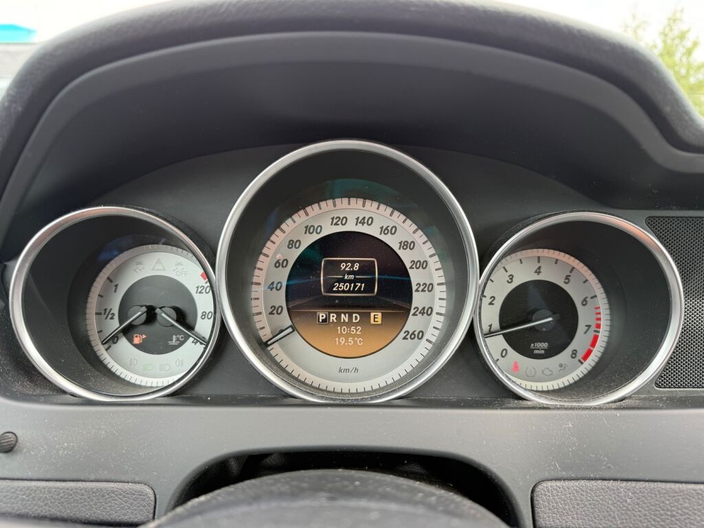 Mercedes-Benz C 2011 Valkoinen